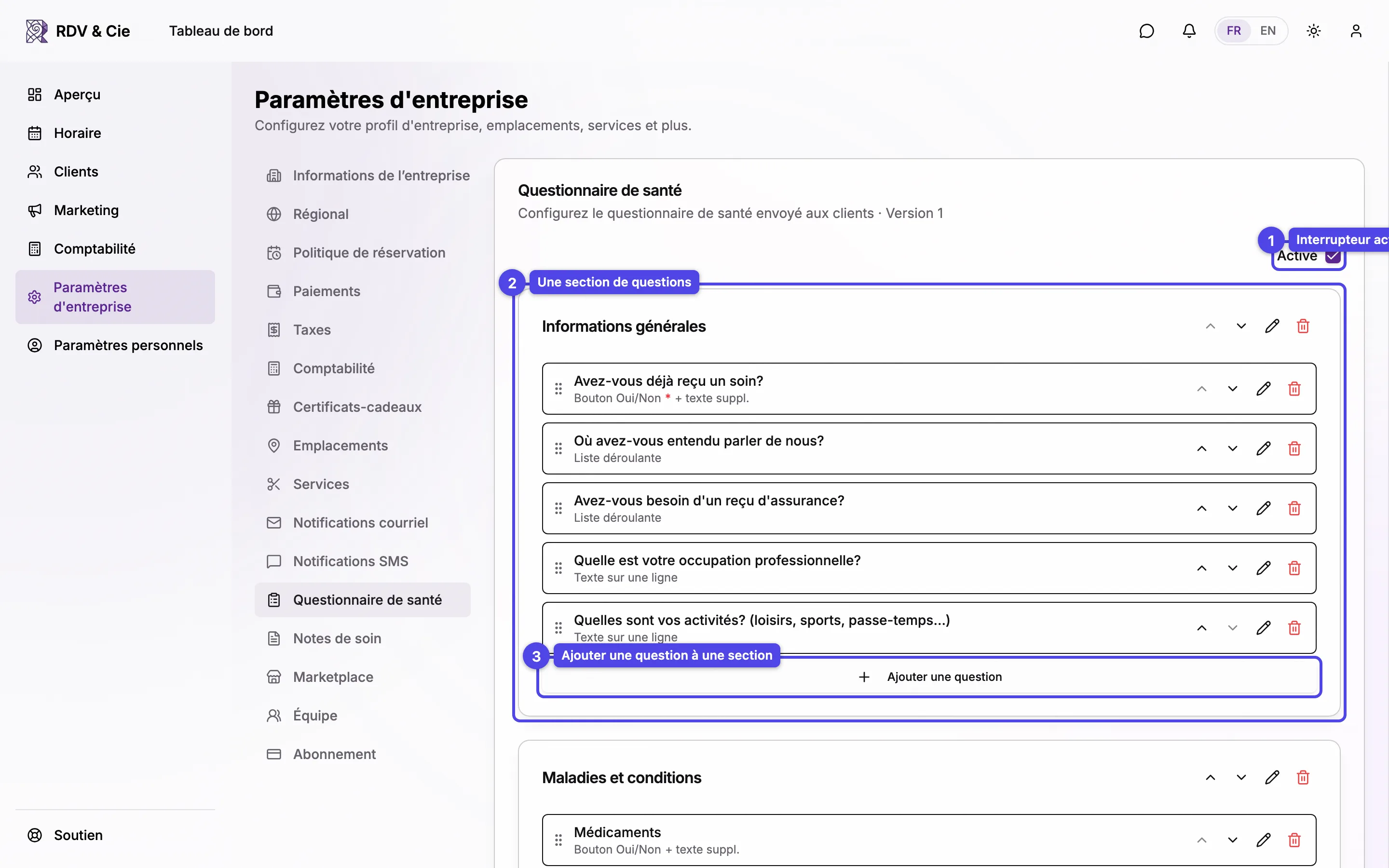Le constructeur de questionnaire avec des cartes de section contenant des questions, plus les boutons Ajouter une question et Ajouter une section.